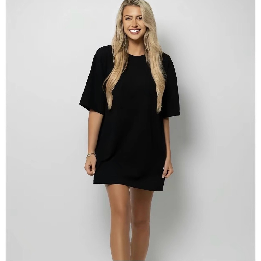 Cmfrt essentials oversized black tee